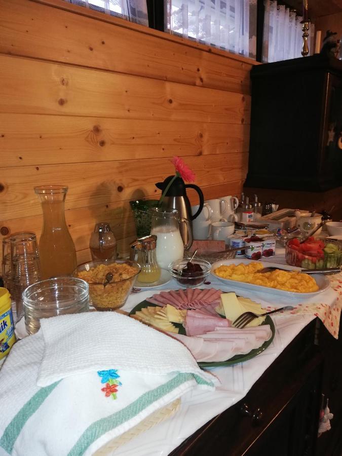 Sasfeszek Vendeghaz Hotel Zirc Bagian luar foto