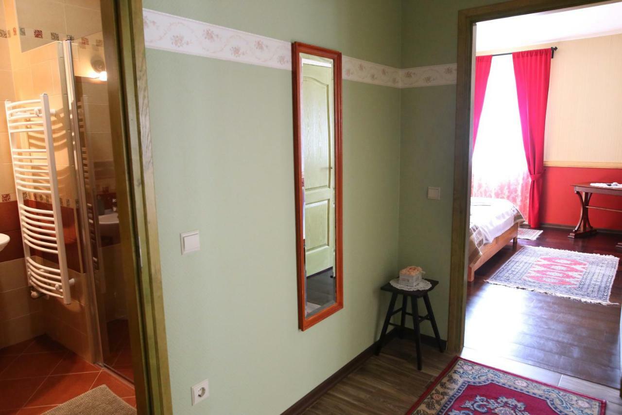 Sasfeszek Vendeghaz Hotel Zirc Bagian luar foto