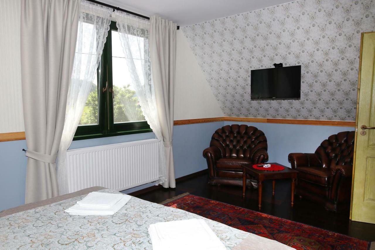 Sasfeszek Vendeghaz Hotel Zirc Bagian luar foto