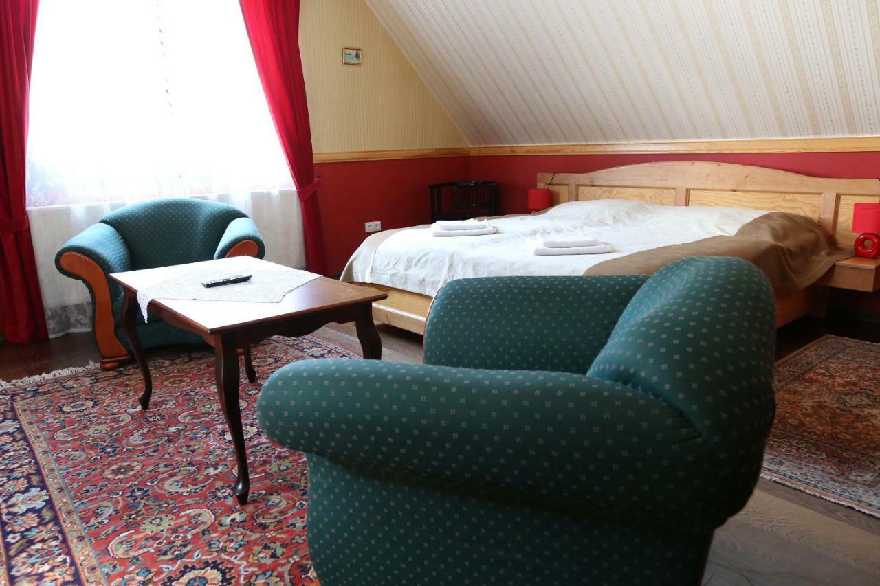 Sasfeszek Vendeghaz Hotel Zirc Bagian luar foto