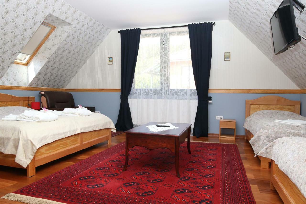 Sasfeszek Vendeghaz Hotel Zirc Bagian luar foto