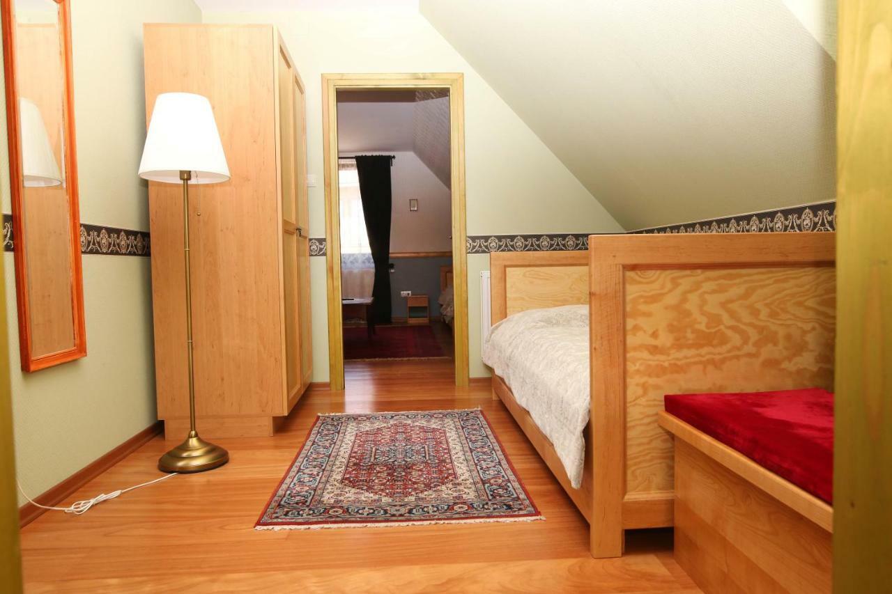 Sasfeszek Vendeghaz Hotel Zirc Bagian luar foto