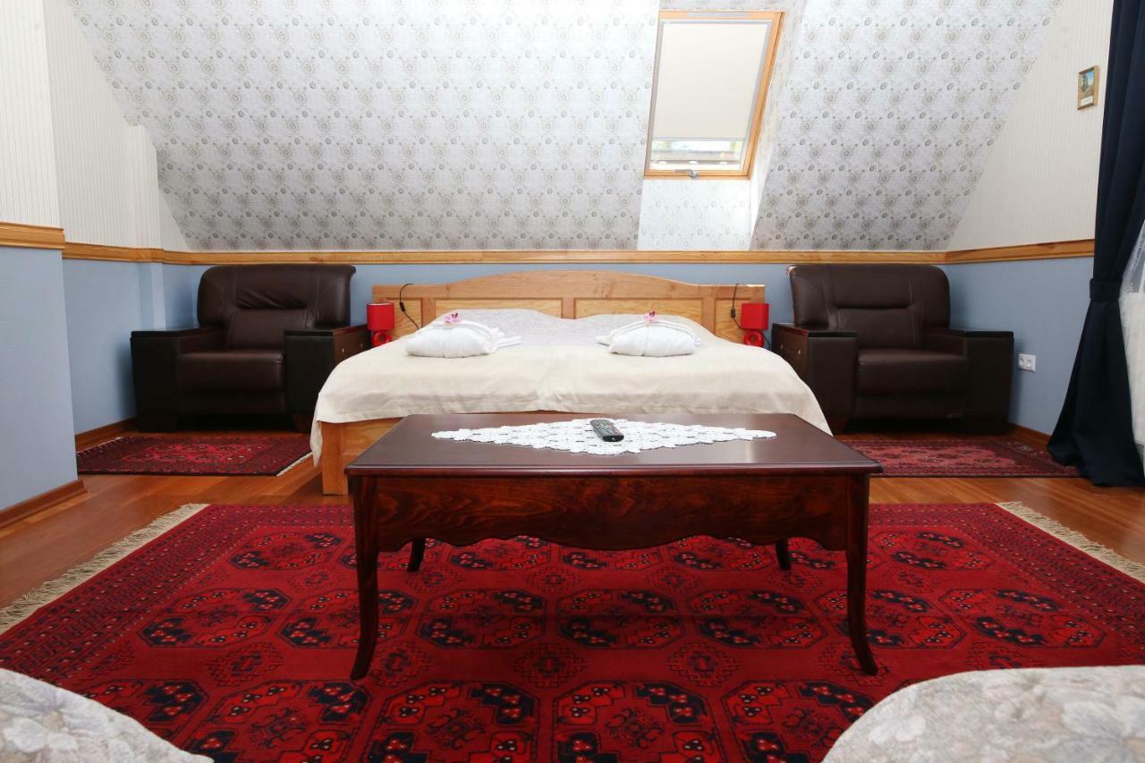 Sasfeszek Vendeghaz Hotel Zirc Bagian luar foto