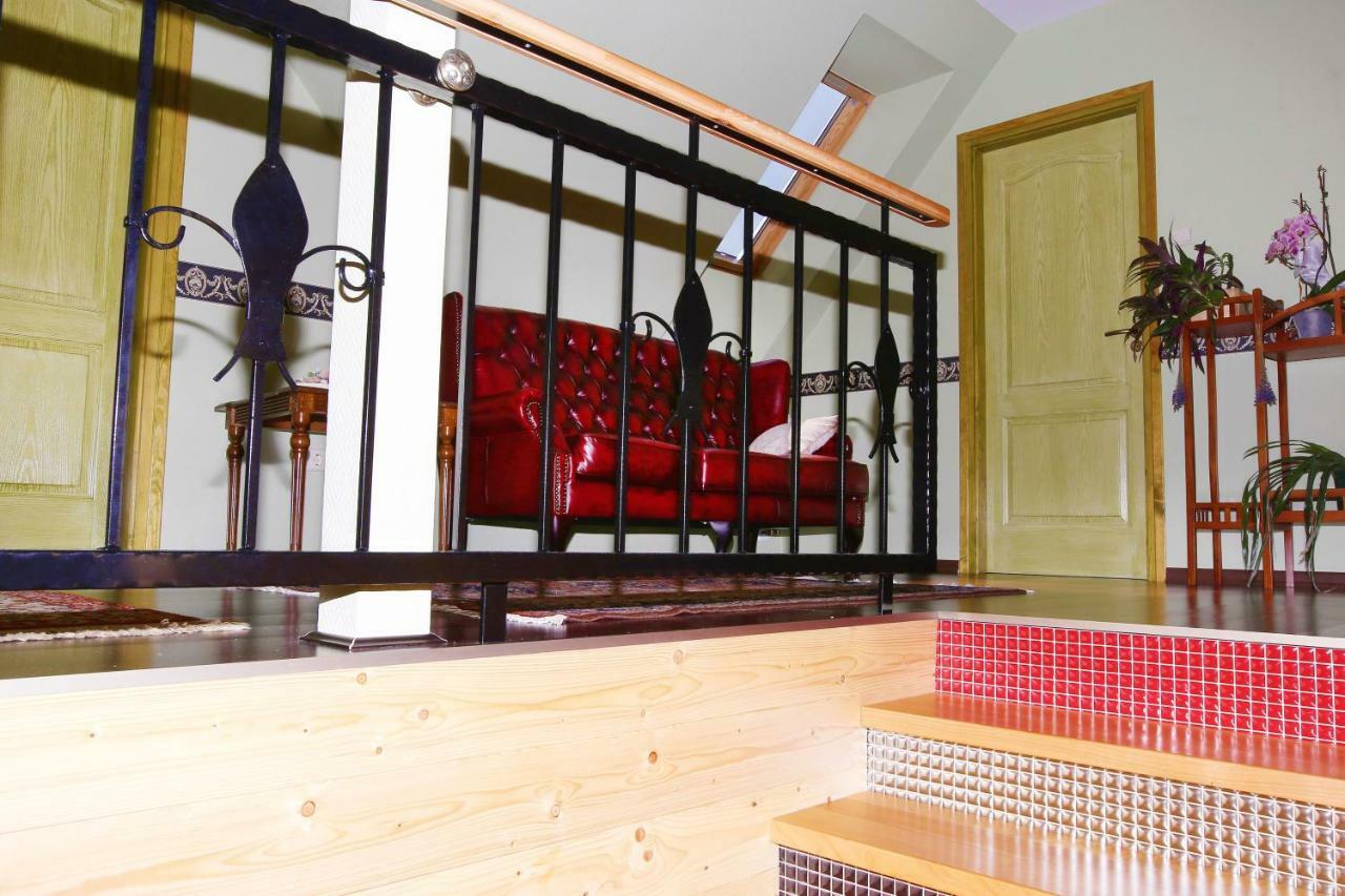 Sasfeszek Vendeghaz Hotel Zirc Bagian luar foto