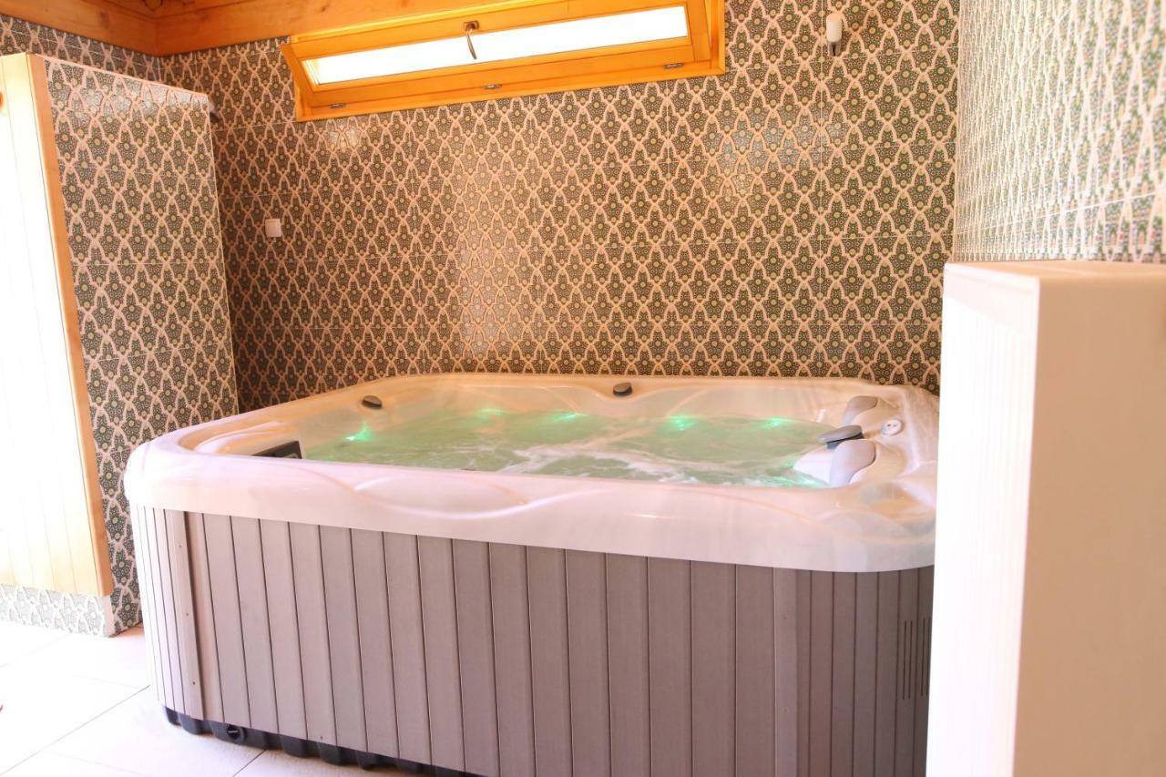 Sasfeszek Vendeghaz Hotel Zirc Bagian luar foto